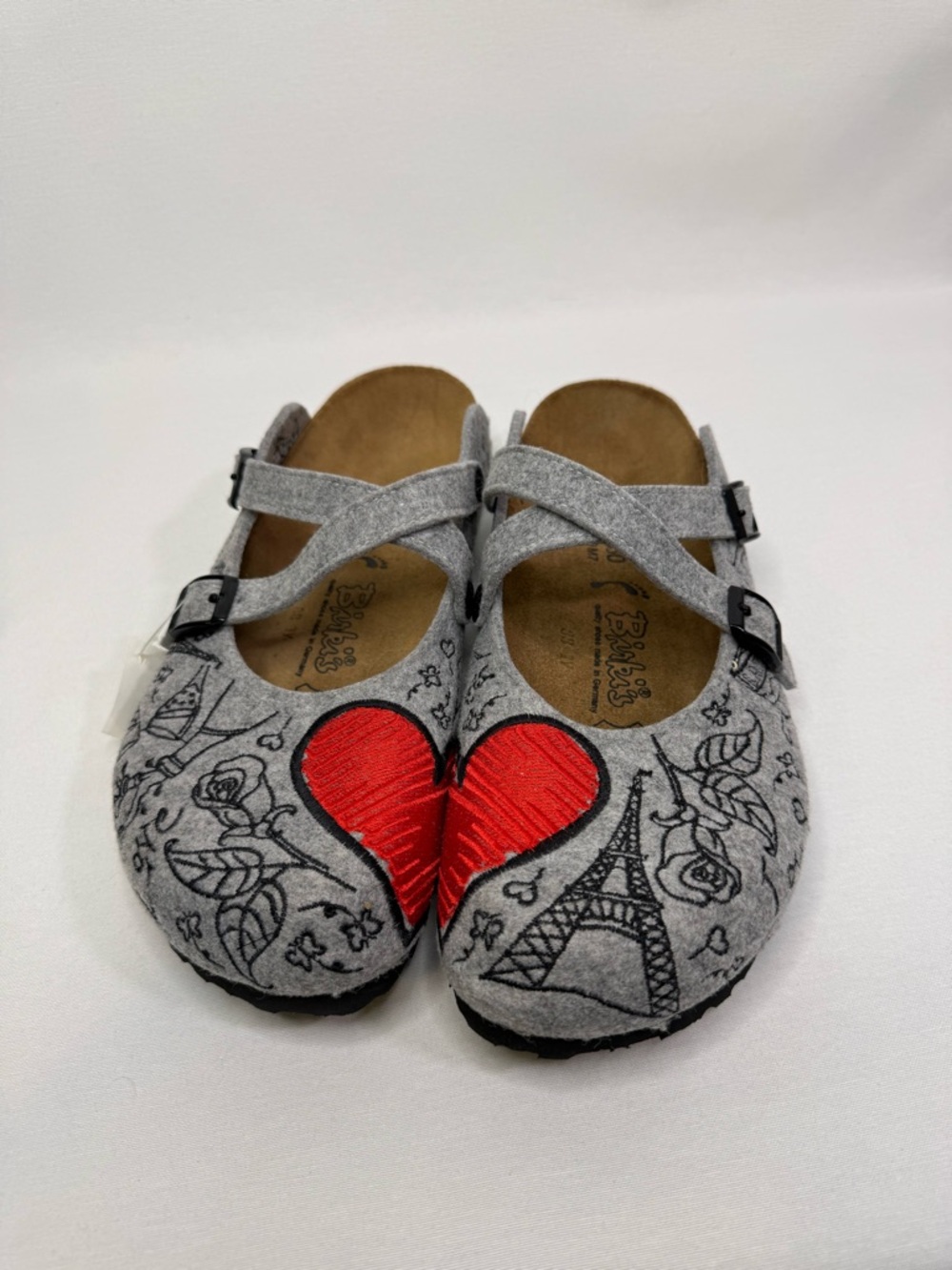 New Birki’s Women’s Size 9 Gray Felt Mules with Red Heart Accent - Picture 2 of 8